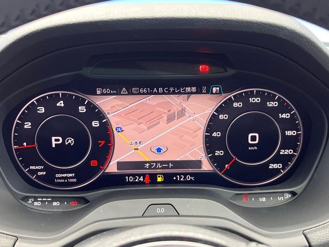 ���o�[�`�����R�b�N�s�b�g:�S�̂��t���p�l���ƂȂ��Ă����i�I�ȃ��[�^�[�p�l���B�ʏ�̃X�s�[�h���[�^�[�Ƃ��Ă̋@�\�͂������A�i�r�E�I�[�f�B�I�@�\�̊m�F�E������ł��A�^�]�ɏW�����₷���Ȃ��Ă���܂��B