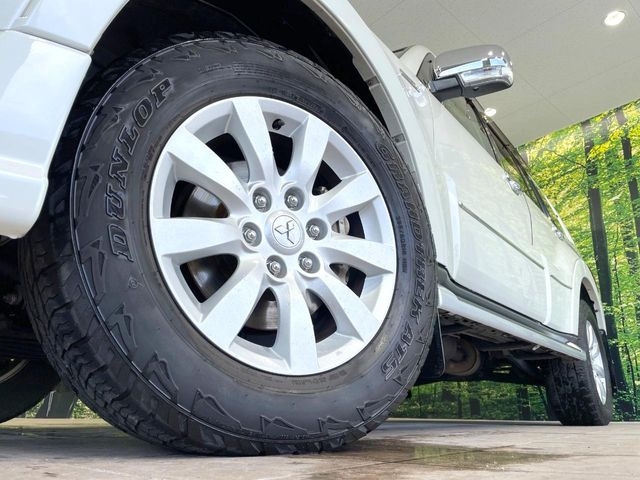 �y����18�C���`�A���~�z�C�[���z�O�ςɃ}�b�`���������A���~�z�C�[���𑕒����Ă���܂��B�e��ЊO�A���~�z�C�[����A�X�^�b�h���X�^�C�����戵�����Ă���܂��B���񂲑��k����������