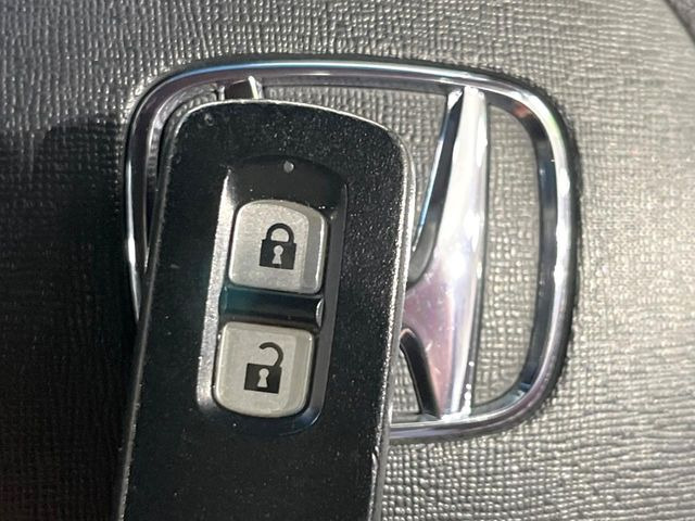 �yHonda�X�}�[�g�L�[�z�J�o����|�P�b�g�ɓ��ꂽ�܂܂ł��h�A�̎{���E�������\�ȃX�}�[�g�L�[�𑕔��B�G���W���̃I���E�I�t�����J�M�����o���K�v����������Ƃ��Ă��֗��ł���