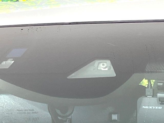 �y�z���_�Z���V���O�z���s���ɑO���̎ԗ�����F�����A�Փ˂������Ȏ��͌x��ƃu���[�L�ŏՓˉ���Ɣ�Q�y�����A�V�X�g�B�����S�Ƀh���C�u�����y���݂��������܂��B