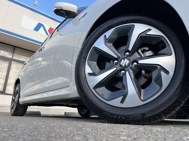 �y����16�C���`�A���~�z�C�[���z�O�ςɃ}�b�`���������A���~�z�C�[���𑕒����Ă���܂��B�e��ЊO�A���~�z�C�[����A�X�^�b�h���X�^�C�����戵�����Ă���܂��B���񂲑��k����������