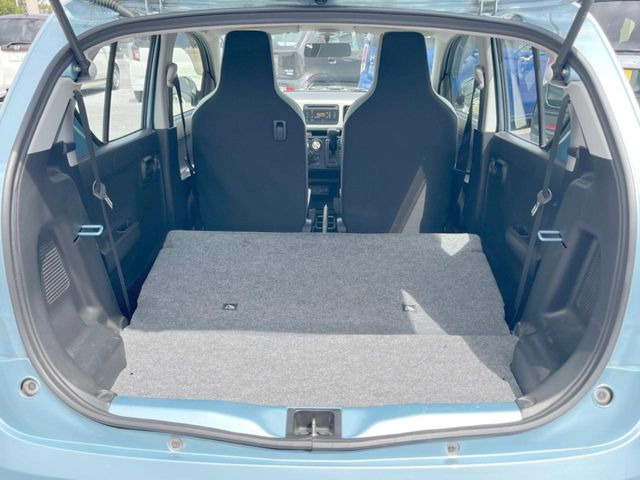 ���i�̂���������ʋ΁A���}���ɏ\���ȉ׎��X�y�[�X���m�ۂ��Ă���܂��B�Z�J���h�V�[�g��|���ƁA�傫�ȉו��̐ύڂ��\�ł���