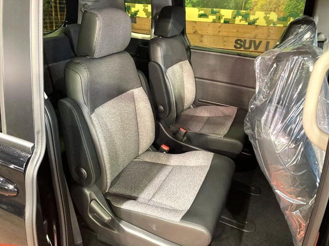 高品質なオリジナルフロアマットもオプションにてご用意しております。お好きなデザインやカラーをお車に合わせて選んでいただくことができます♪