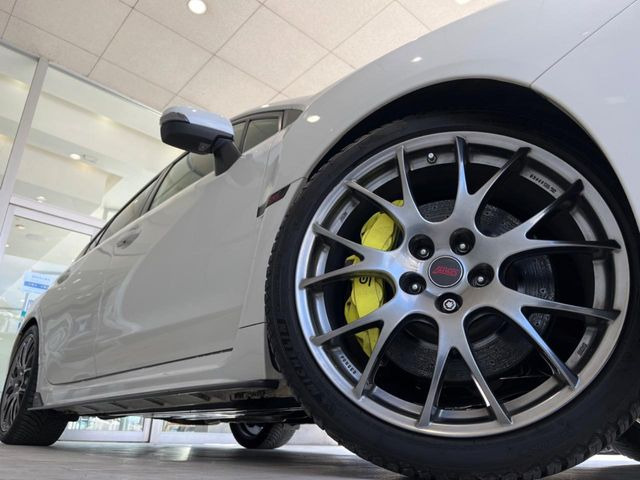 �y�����I�v�V����19�C���`�A���~�z�C�[���z�����I�v�V�����z�C�[���𑕒��B���s���\�̌���ɉ����A�O�ς����X�^�C���b�V���ɂȂ��Ă��܂��B