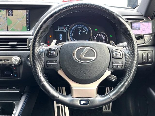 �y�����v�����X�e�A�����O�z�㎿�Ȋv���g�p���邱�ƂŁA��ɂ����������݂ƂĂ��^�]���₷���n���h���ł���