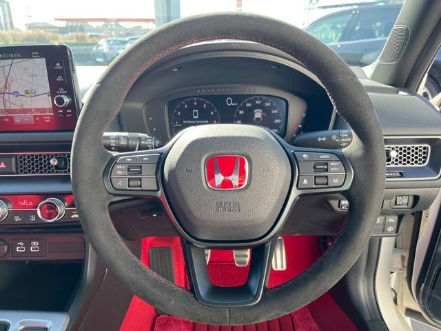 �y�X�G�[�h�X�e�A�����O�z����ɂ����f�ނ��̗p����A�O���b�v���\�ɗD�ꂽ�X�e�A�����O�ł��B�n���h�����O���̑��쐫�����サ�A���S�E���S�ȑ��s�ɍv�����܂��B���������ӂ�錩���ڂ������ł��ˁ�