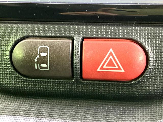 �y�p���[�X���C�h�h�A�z�X�}�[�g�L�[��^�]�Ȃ̃X�C�b�`�ŃX���C�h�h�A�̊J���\���d��������͂����ăh�A���J����K�v�������A���������q�l�ł��A�d���ו��������Ă��鎞�����N�ɊJ���߂ł��܂���