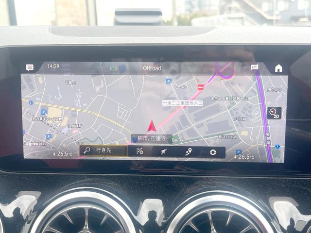 ���x���c�����i�r:��̊��̂���i�r�́A����������ԓ������o���Ă���܂��BBluetooth�Đ��ȂǃI�[�f�B�I�@�\���[�����Ă���܂��̂ŁA�^�]�����y���߂܂���