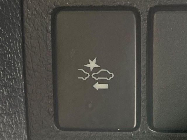 �y�v���N���b�V���Z�[�t�e�B�z�O���̎ԗ��������m���A�Փ˂������Ȏ��͌x��Œ��ӂ𑣂��A�u���[�L�𓥂ޗ͂��T�|�[�g�B�u���[�L�𓥂߂Ȃ������ꍇ�͏Փ˔�Q�y���u���[�L���쓮�A�Փˉ�����T�|�[�g���܂��B