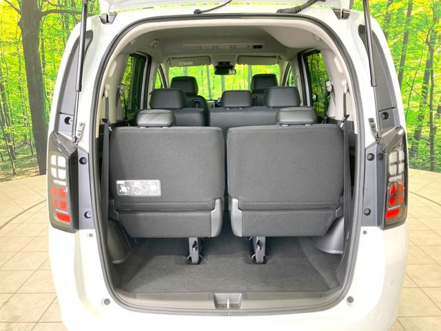 ���i�̂���������ʋ΁A���}���ɏ\���ȉ׎��X�y�[�X���m�ۂ��Ă���܂��B�Z�J���h�V�[�g��|���ƁA�傫�ȉו��̐ύڂ��\�ł���