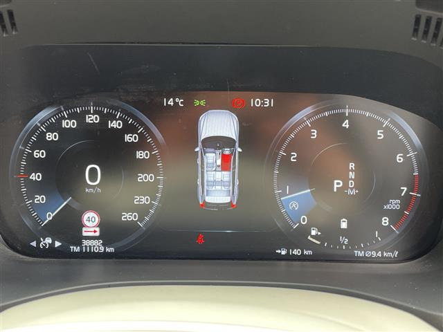 XC60B5 AWD インスクリプション 4WD