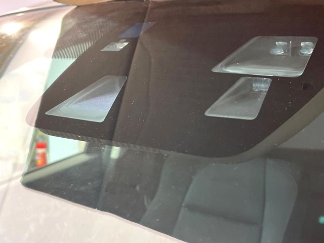 �y�X�}�[�g�u���[�L�T�|�[�g�z���s���ɑO���̎ԗ�����F�����A�Փ˂������Ȏ��͌x��ƃu���[�L�ŏՓˉ���Ɣ�Q�y�����A�V�X�g�B�����S�Ƀh���C�u�����y���݂��������܂��B