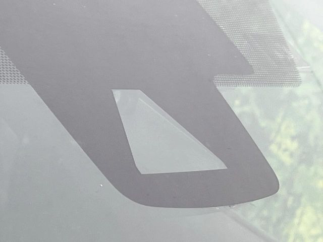 【トヨタセーフティセンス】走行中に前方の車両等を認識し、衝突しそうな時は警報とブレーキで衝突回避と被害軽減をアシスト。より安全にドライブをお楽しみいただけます。