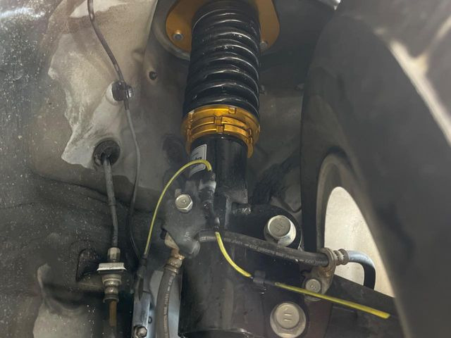 お車を安心してお乗りいただく為には、足回りの定期点検が欠かせません。サービスサポート(有償保証)では無料点検もご提供しており、安心のカーライフをお過ごしいただけるサポート体制が整っています。