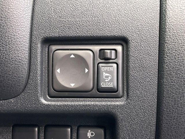 �y�d���i�[�~���[�z�T�C�h�~���[�͓d���i�[���ƂȂ��Ă���A�������ԏ�ł��L�Y�������X�N��}�����܂��B