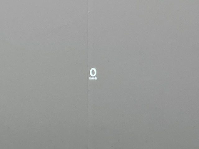 �y�J���[�w�b�h�A�b�v�f�B�X�v���C�z���݂̑��x�⑖�s�����f�W�^���\���ŉ^�]�ȑO���̃K���X�ɓ��e!�J���[�t���Ŏ��F���������A�^�]���ڐ������炳���K�v�ȏ����m�F�ł���̂łƂ��Ă��֗��ň��S!