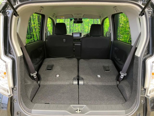 ���i�̂���������ʋ΁A���}���ɏ\���ȉ׎��X�y�[�X���m�ۂ��Ă���܂��B�Z�J���h�V�[�g��|���ƁA�傫�ȉו��̐ύڂ��\�ł���