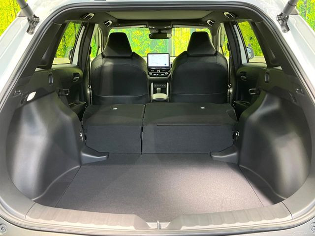 ���i�̂���������ʋ΁A���}���ɏ\���ȉ׎��X�y�[�X���m�ۂ��Ă���܂��B�Z�J���h�V�[�g��|���ƁA�傫�ȉו��̐ύڂ��\�ł���