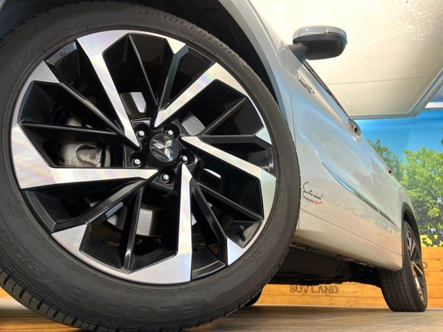 【純正20インチアルミホイール】外観にマッチした純正アルミホイールを装着しております。各種社外アルミホイールや、スタッドレスタイヤも取扱いしております。是非ご相談ください♪
