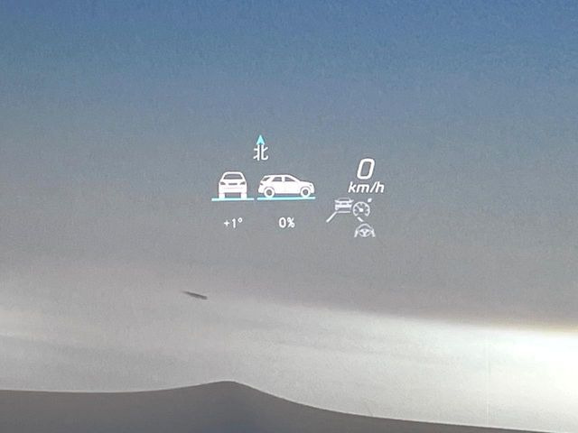 ���w�b�h�A�b�v�f�B�X�v���C:���݂̑��x�⑖�s�����f�W�^���\���ŉ^�]�ȑO���̃K���X�ɓ��e!�^�]���A���������炳���K�v�ȏ����m�F�ł���̂łƂ��Ă��֗��ň��S!