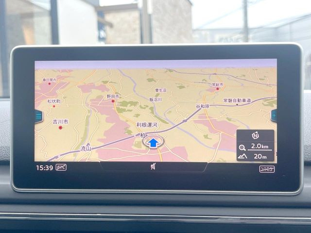 �������i�r:��̊��̂���i�r�́A����������ԓ������o���Ă���܂��B�I�[�f�B�I�@�\���[�����Ă���܂��̂ŁA�^�]�����y���߂܂���