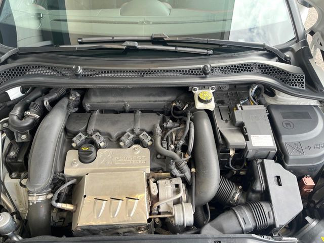 �����X�ł́A�e���[�J�[�̐�p�f�f�e�X�^�[�𓱓��B���Ǝ��i�����e�N�j�J���X�^�b�t���풓���Ă���܂��̂ŁA������̍ۂɂ����S���Ă����p���������܂��B