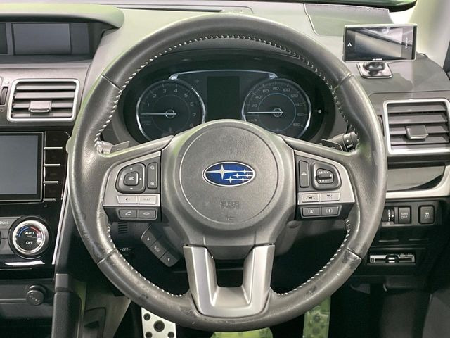 �y�����v�����X�e�A�����O�z�㎿�Ȋv���g�p���邱�ƂŁA��ɂ����������݂ƂĂ��^�]���₷���n���h���ł���