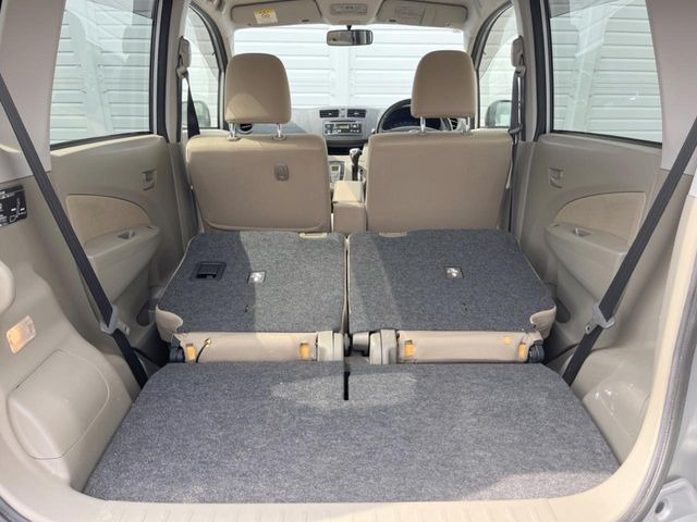 ���i�̂���������ʋ΁A���}���ɏ\���ȉ׎��X�y�[�X���m�ۂ��Ă���܂��B�Z�J���h�V�[�g��|���ƁA�傫�ȉו��̐ύڂ��\�ł���