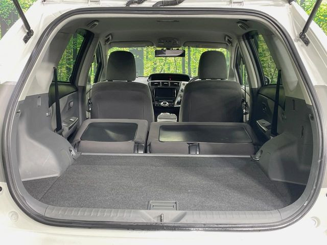 後席を格納すると、これだけの広さが!シーンに合わせたシートアレンジで、大きな荷物も積むことが出来ます♪