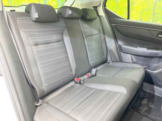 後部座席も気になるようなキズ・汚れやへたり等、大きなダメージはなく、良好な状態です。