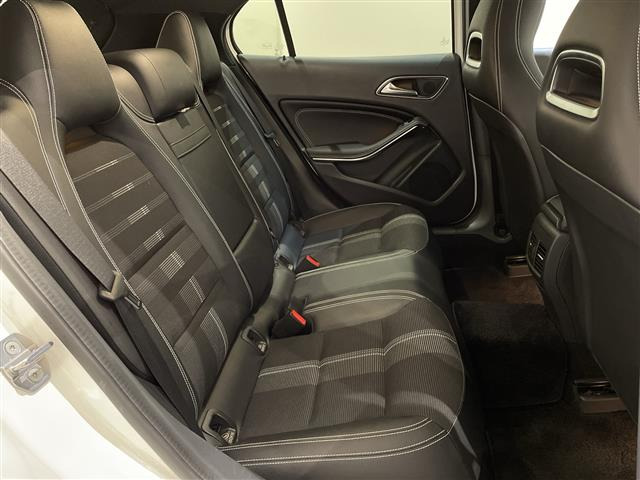 GLAクラスGLA220 4マチック オフロードエディション 4WD