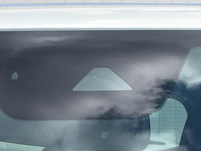 �yi-ACTIVESENSE�z���s���ɑO���̎ԗ�����F�����A�Փ˂������Ȏ��͌x��ƃu���[�L�ŏՓˉ���Ɣ�Q�y�����A�V�X�g�B�����S�Ƀh���C�u�����y���݂��������܂��B