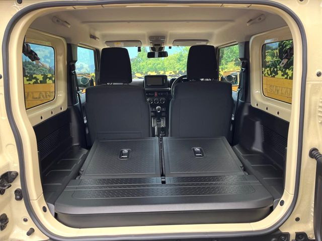 ���i�̂���������ʋ΁A���}���ɏ\���ȉ׎��X�y�[�X���m�ۂ��Ă���܂��B�Z�J���h�V�[�g��|���ƁA�傫�ȉו��̐ύڂ��\�ł���