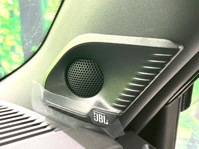 �yJBL�T�E���h�V�X�e���z���i�ʃT�E���h�V�X�e���𓋍ځB��p�̃`���[�j���O���{���ꂽ�召�l�X�ȃX�s�[�J�[����ǎ��ȃT�E���h���t�ł��A�Տꊴ���ӂ�鉹����Ԃ����o���܂��B