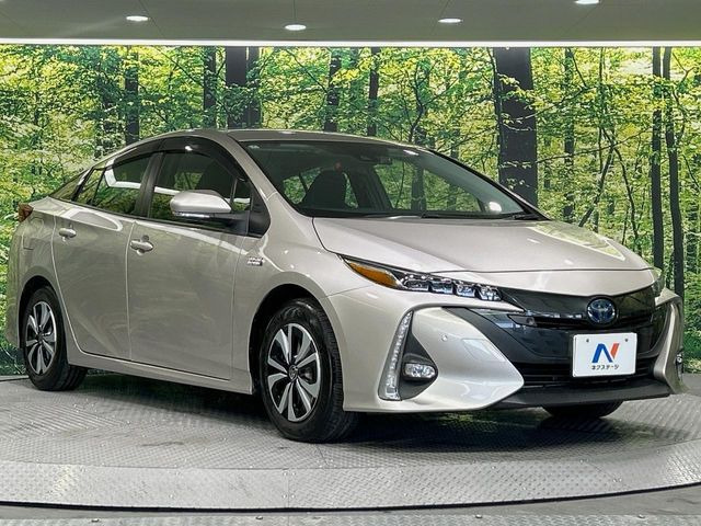 高透明度のガラス皮膜で撥水はもちろん、上質なツヤ・光沢を実現。紫外線や酸性雨から大切な愛車を保護し、色あせ・劣化を防止。「弾スプラッシュコート」、「弾プリミッサコート」からお選びいただけます。