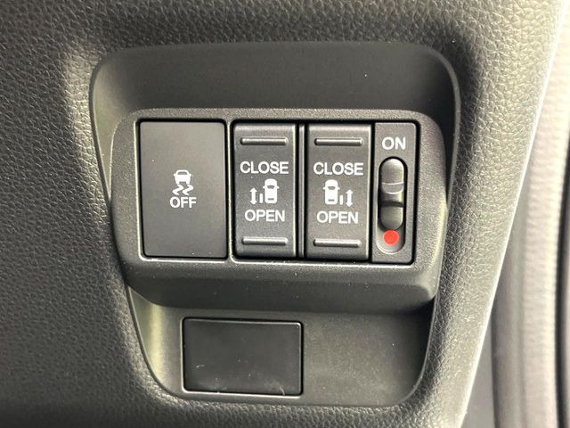 �y�����p���[�X���C�h�h�A�z�X�}�[�g�L�[��^�]�Ȃ̃X�C�b�`�Ō�ȗ����X���C�h�h�A�̊J���\���d��������͂����ăh�A���J����K�v�������A�����Ȃ��q�l�ł��ȒP�ɊJ���߂ł����K�ł���