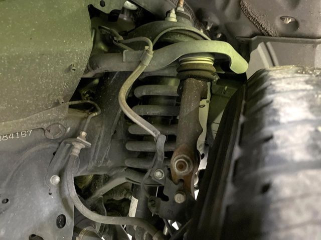 ��D�]�𒸂��Ă���܂��{�f�B�̒e�X�v���b�V���R�[�g���D�]��t���B�ʏ�̃K���X�R�[�g�ƈقȂ�A�ϋv�N��6�N�̖��@���K���X�R�[�e�B���O���A�{�f�B���L���C�ȏ�Ԃɕۂ��Ă���܂��B