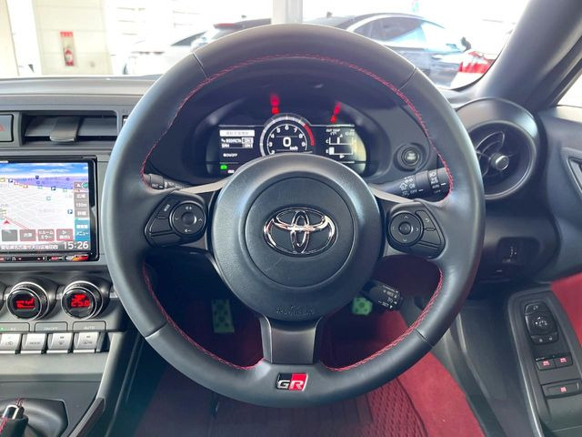 �y�����v�����X�e�A�����O�z�㎿�Ȋv���g�p���邱�ƂŁA��ɂ����������݂ƂĂ��^�]���₷���n���h���ł���