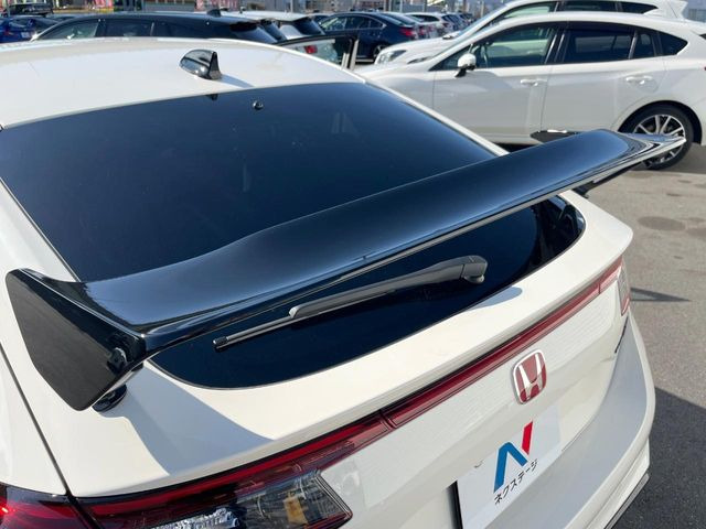 �y��^�����X�|�C���[�z�X�|�[�c�J�[�炵�����O�b�ƈ�������^�����X�|�C���[�𑕒��􍂑����s���̃X�^�r���e�B(���s���萫)����ɖ𗧂��܂��B