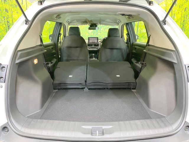普段のお買い物や通勤、送迎等に十分な荷室スペースを確保しております。セカンドシートを倒すと、大きな荷物の積載も可能です♪