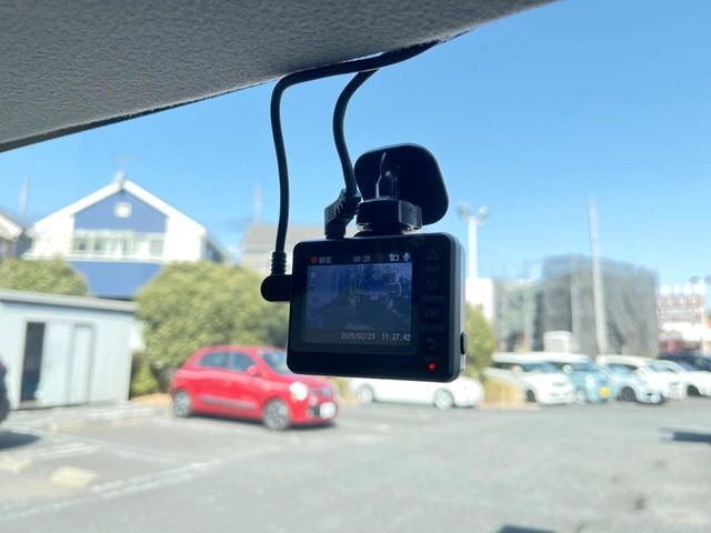 �y�h���C�u���R�[�_�[�z�h���C�u���R�[�_�[����!���s���͂������A������^�]�⎖�̂ɑ��������ہA�f���ŋL�^���A����̃��X�N�ɔ����܂��B���L�^�pSD�J�[�h�͂��q�l�����g�ł��������������K�v������܂��B