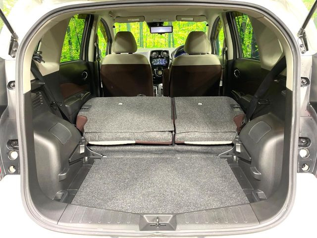 ���i�̂���������ʋ΁A���}���ɏ\���ȉ׎��X�y�[�X���m�ۂ��Ă���܂��B�Z�J���h�V�[�g��|���ƁA�傫�ȉו��̐ύڂ��\�ł���