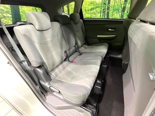 後部座席も気になるようなキズ・汚れやへたり等、大きなダメージはなく、良好な状態です。