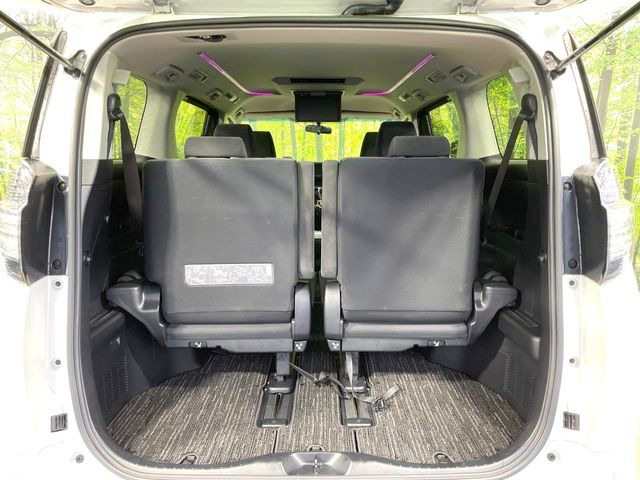 ���i�̂���������ʋ΁A���}���ɏ\���ȉ׎��X�y�[�X���m�ۂ��Ă���܂��B�Z�J���h�V�[�g��|���ƁA�傫�ȉו��̐ύڂ��\�ł���