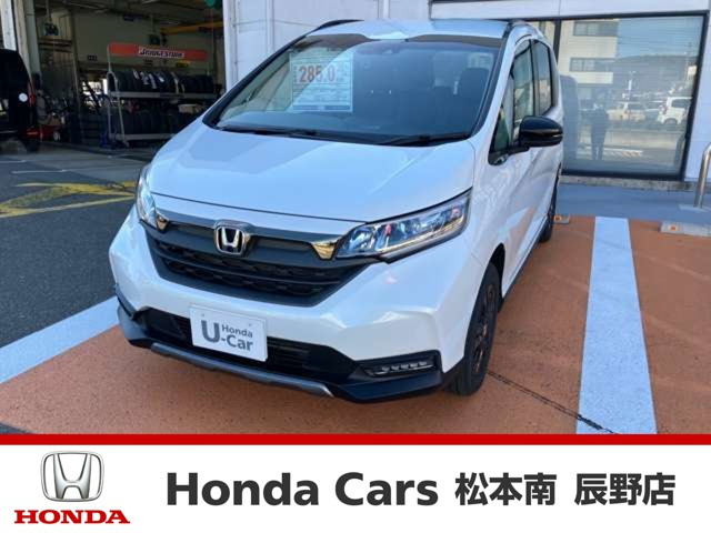 フリード1.5 クロスター ブラックスタイル 4WD