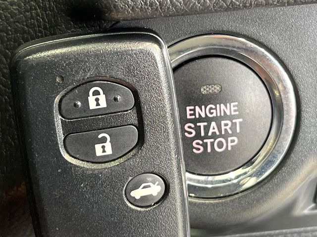 �y�A�N�Z�X�L�[&�v�b�V���X�^�[�g�z�J�o����|�P�b�g�ɓ��ꂽ�܂܂ł��h�A�̎{���E�������\�ȃX�}�[�g�L�[�𑕔��B�G���W���̃I���E�I�t�����J�M�����o���K�v�������A�{�^�����v�b�V�����邾����OK��