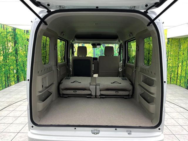 ���i�̂���������ʋ΁A���}���ɏ\���ȉ׎��X�y�[�X���m�ۂ��Ă���܂��B�Z�J���h�V�[�g��|���ƁA�傫�ȉו��̐ύڂ��\�ł���