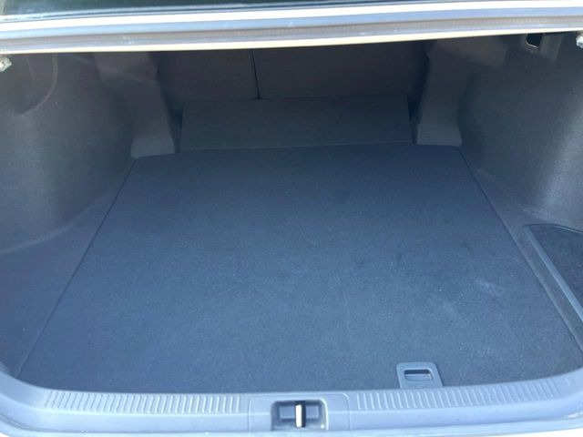 ���i�̂���������ʋ΁A���}���ɏ\���ȉ׎��X�y�[�X���m�ۂ��Ă���܂��B