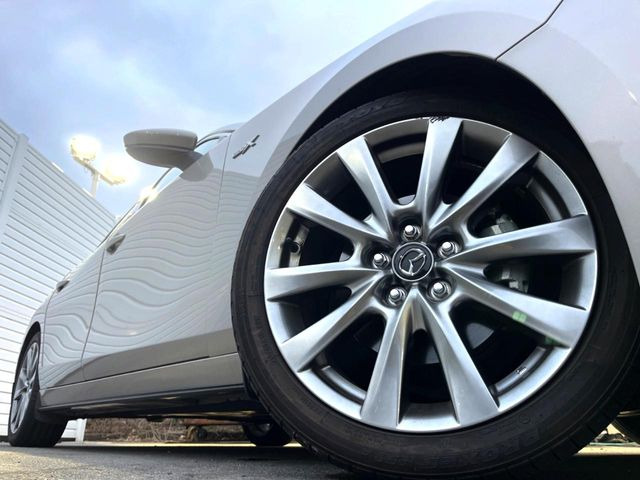 �y����18�C���`�A���~�z�C�[���z�O�ςɃ}�b�`���������A���~�z�C�[���𑕒����Ă���܂��B�e��ЊO�A���~�z�C�[����A�X�^�b�h���X�^�C�����戵�����Ă���܂��B���񂲑��k����������