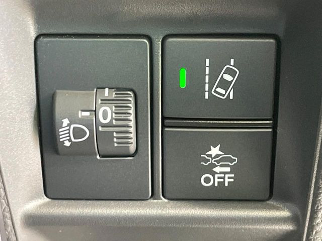 �y�z���_�Z���V���O�z���s���ɑO���̎ԗ�����F�����A�Փ˂������Ȏ��͌x��ƃu���[�L�ŏՓˉ���Ɣ�Q�y�����A�V�X�g�B�����S�Ƀh���C�u�����y���݂��������܂��B